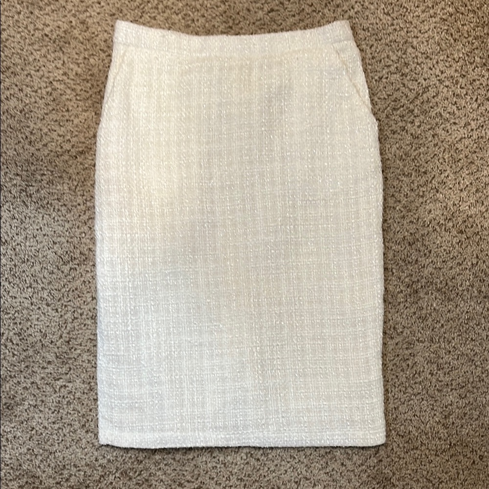 💕🎉HOST PICK🎉💕 White Shimmer Pencil Skirt